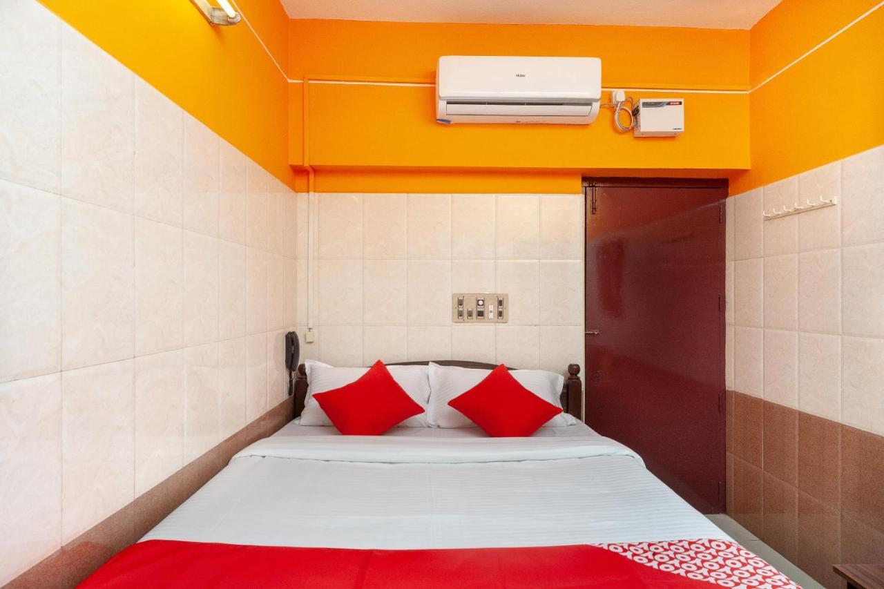 Oyo 23455 Varsha Residency Hotel Pondicherry Bagian luar foto